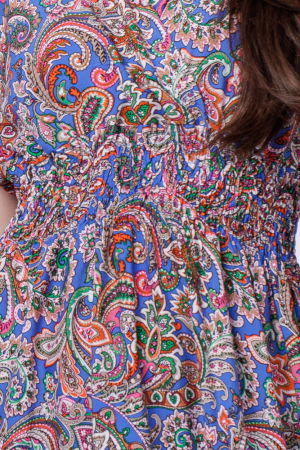 Rochie cu talia evidentiata si bust petrecut, imprimeu paisley pe fond albastru [3]