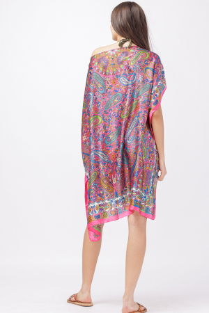 Rochie de plaja tip poncho din matase cu imprimeu paisley pe fond fucsia [2]