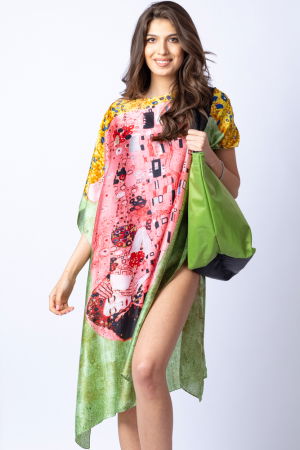 Cumpara impreuna cu discount - Rochie de plaja tip poncho din matase cu stilizare "Sarutul" pe fond verde