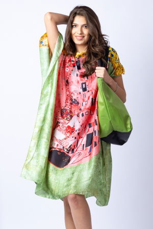 Rochie de plaja tip poncho din matase cu stilizare "Sarutul" pe fond verde [1]