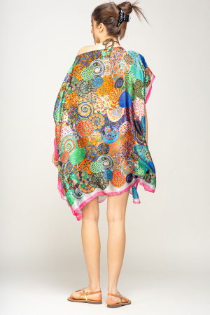 Rochie de plaja tip poncho din matase imprimat cu mandale multicolore cu roz si alb pe margine [2]