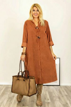 Rochii Casual - Rochie din catifea reiata, cu nasturi mari de lemn pe piept, caramizie