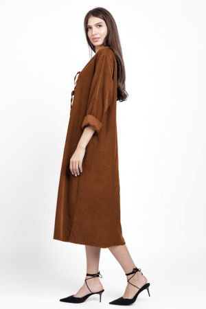 Rochie din catifea reiata, cu nasturi mari de lemn pe piept, coniac [2]