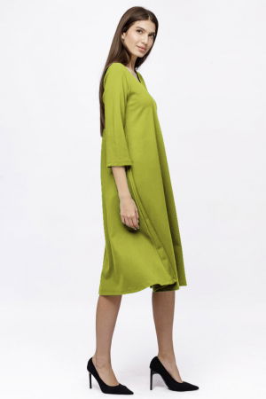 Rochie Eva midi verde oliv A line din tricot de vascoza si decolteu rotund, imprimeu floare la piept [1]