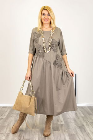 Rochii Casual - Rochie bej inchis oversize, cu taietura oblica si broderie, din poplin si jerseu