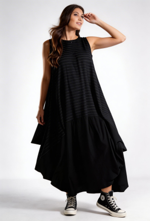 Îmbracaminte Noutați - Rochie neagra cu dungi fine oversized cu volum arhitectural – stil urban chic