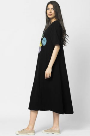 Rochie lunga A-line, neagra, cu imprimeu chip stilizat [1]