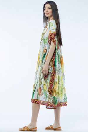 Rochie lunga de plaja tip poncho cu flori mari pe fond alb [2]