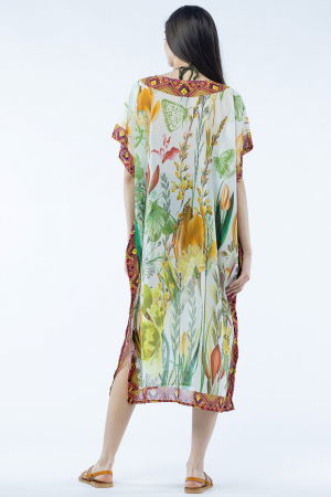 Rochie lunga de plaja tip poncho cu flori mari pe fond alb [3]