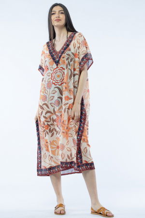 Rochii de Plajă tip Poncho - Rochie lunga de plaja tip poncho cu flori mari pe fond bej