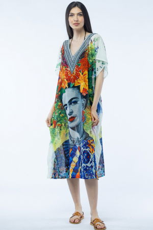 Rochii de Plajă tip Poncho - Rochie lunga de plaja tip poncho cu motive florale si Frida Kahlo