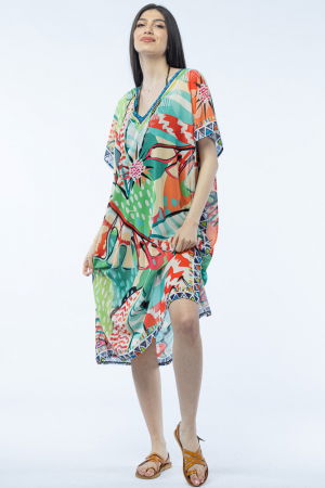 Rochii de Plajă tip Poncho - Rochie lunga de plaja tip poncho cu motive florale multicolore stilizate