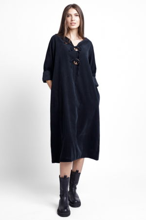 Rochie din catifea reiata, cu nasturi mari de lemn pe piept, neagra [3]