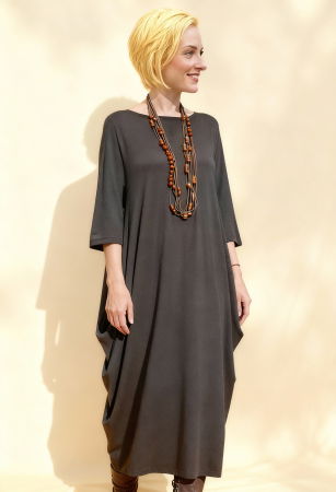 Rochii din Vâscoză - Rochie lunga maro cu colturi laterale, croiala lejera si design minimalist din tricot de vascoza