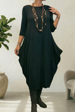 Rochie lunga neagra cu colturi laterale, croiala lejera si design minimalist din vascoza [2]