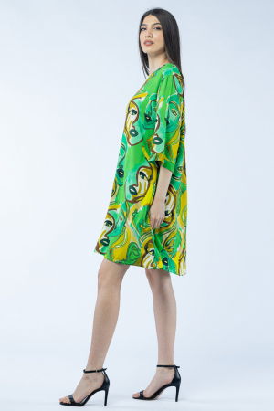 Rochie midi A-line din vascoza cu imprimeu chipuri stilizate, pe fond verde [1]