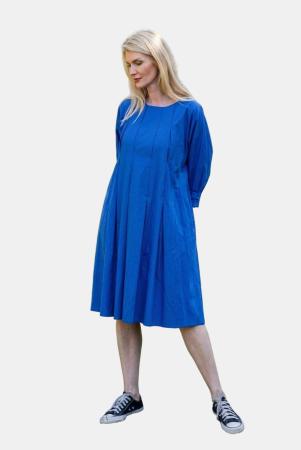 Rochii din Bumbac - Rochie midi albastra cu pliuri in fata si spate, din poplin de bumbac