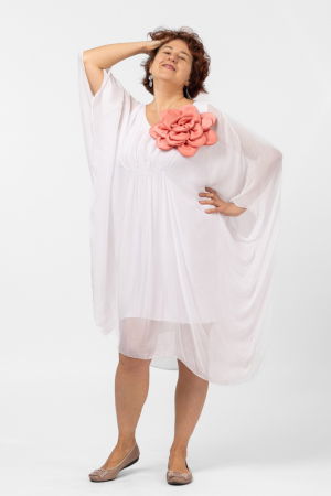 Rochie alba, midi, ampla, din matase si vascoza, cu detaliu sub bust, in colturi [3]