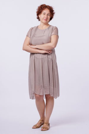 Rochii Casual - Rochie midi cu volan, din matase si vascoza bej