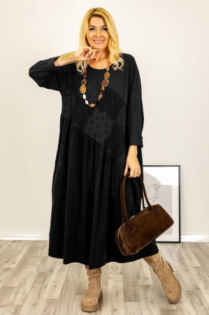 Rochie neagra cu taietura oblica si broderie, din catifea reiata si jerseu, oversize [1]