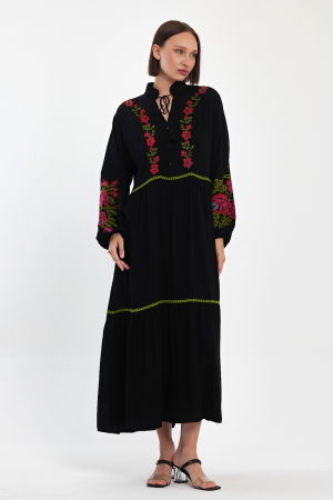Rochie neagra cu broderie traditionala pe piept si maneci, din vascoza [5]