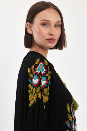 Rochie neagra A-line cu broderie traditionala pe piept si umeri, din vascoza [5]