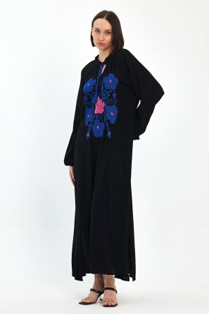 Rochie neagra A-line cu broderie traditionala pe piept, din vascoza [6]