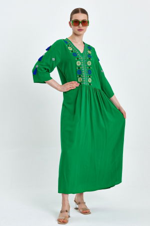 Rochie verde cu broderie pe piept si maneci, din vascoza [3]
