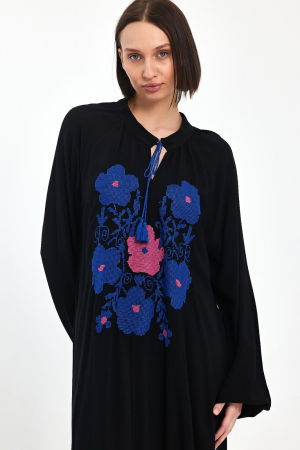 Rochie neagra A-line cu broderie traditionala pe piept, din vascoza [9]