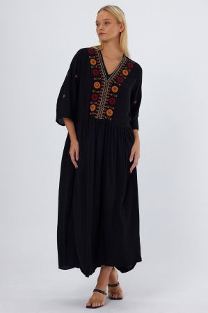 Rochie neagra cu broderie pe piept si maneci, din vascoza [9]