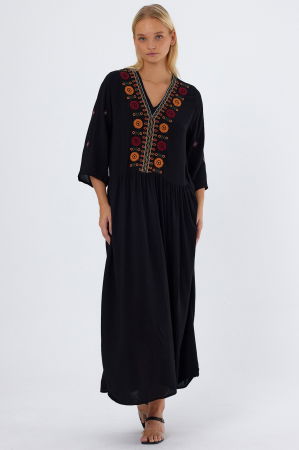 Rochie neagra cu broderie pe piept si maneci, din vascoza [5]