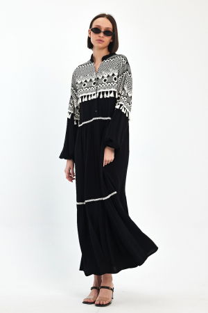 Rochie neagra cu imprimeu fin cauciucat alb si ciucurasi, din vascoza [4]