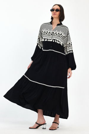 Rochie neagra cu imprimeu fin cauciucat alb si ciucurasi, din vascoza [3]