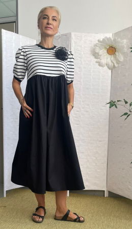 Rochii Casual - Rochie neagra din poplin de bumbac si jerseu alb cu dungi negre, cu maneca scurta bufanta