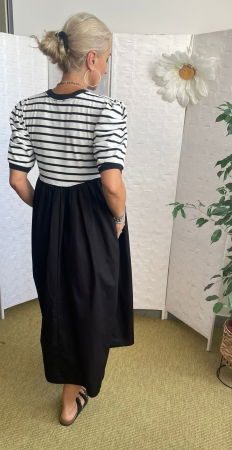 Rochie neagra din poplin de bumbac si jerseu alb cu dungi negre, cu maneca scurta bufanta [3]