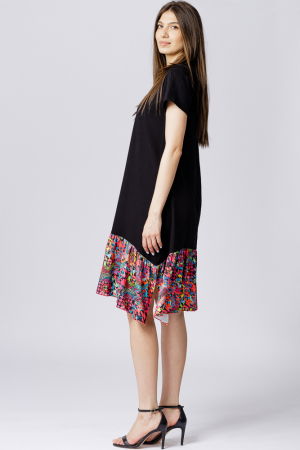 Rochie neagra cu volan in colturi si imprimeu fond rosu [3]