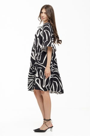 Rochie midi neagra din vascoza fluida cu dungi ondulate albe si volane [3]