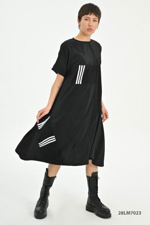 Rochie neagra A - line cu detalii albe si buzunar pe piept [2]