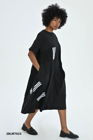 Rochii - Rochie neagra A - line cu detalii albe si buzunar pe piept