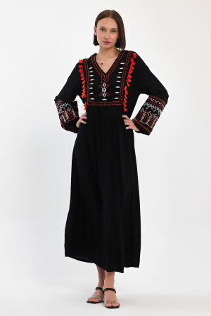 Rochie neagra lunga, cu broderie si ciucuri portocalii, din vascoza [1]