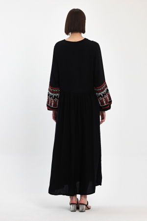 Rochie neagra lunga, cu broderie si ciucuri portocalii, din vascoza [4]