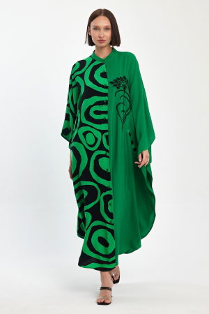 Rochii masuri mari - Rochie neagra, oversize, cu imprimeu si broderie verzi, din vascoza