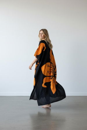 Rochie oversize neagra cu floare mare caramizie, din vascoza [1]