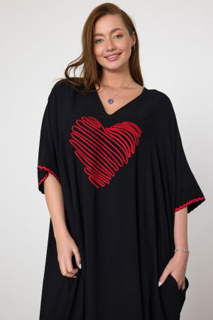 Rochii masuri mari - Rochie oversize neagra cu broderie inima rosie