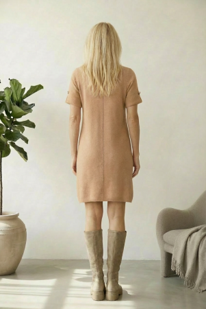 Rochie scurta A-line tricotata, cu maneca scurta si nasture decorativ, camel [1]