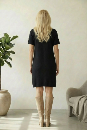 Rochie scurta A-line tricotata, cu maneca scurta si nasture decorativ, neagra [1]