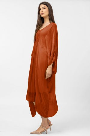 Rochie caramiziu intens in colturi, lunga, ampla, din matase si vascoza, cu detaliu sub bust [1]