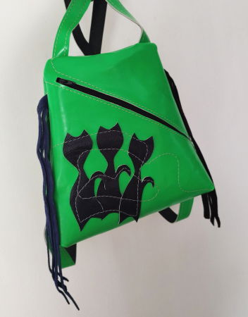 Rucsac din piele naturala verde neon ,cu pisicuțe [2]