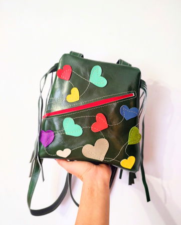 ACCESORII DAMĂ - Rucsac verde smarald din piele naturală,cu inimioare colorate