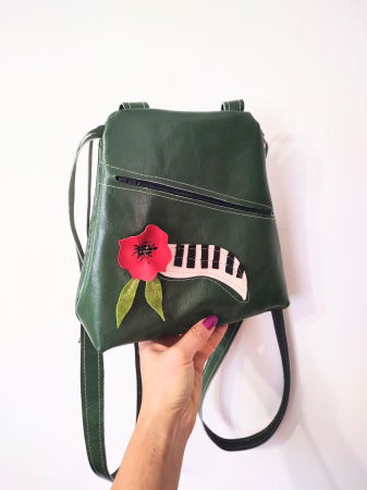 ACCESORII DAMĂ - Rucsac verde smarald din piele naturală,cu pian și trandafir